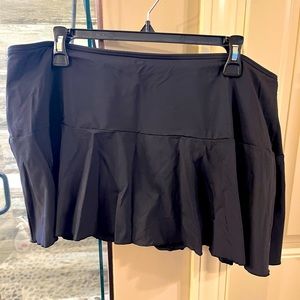 Black swim skirt with a little flair to it! Size 18
